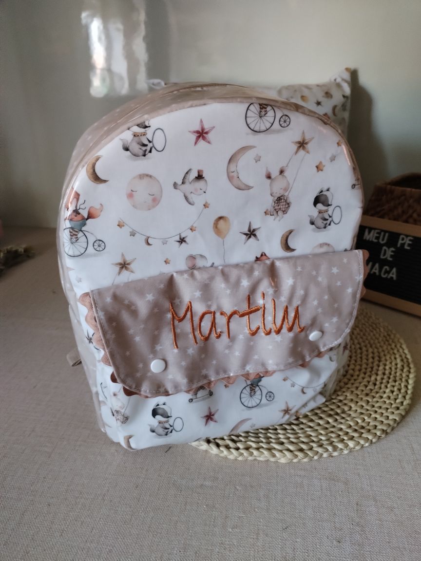 Mochila plastificada personalizada - Meu Pé de Maçã