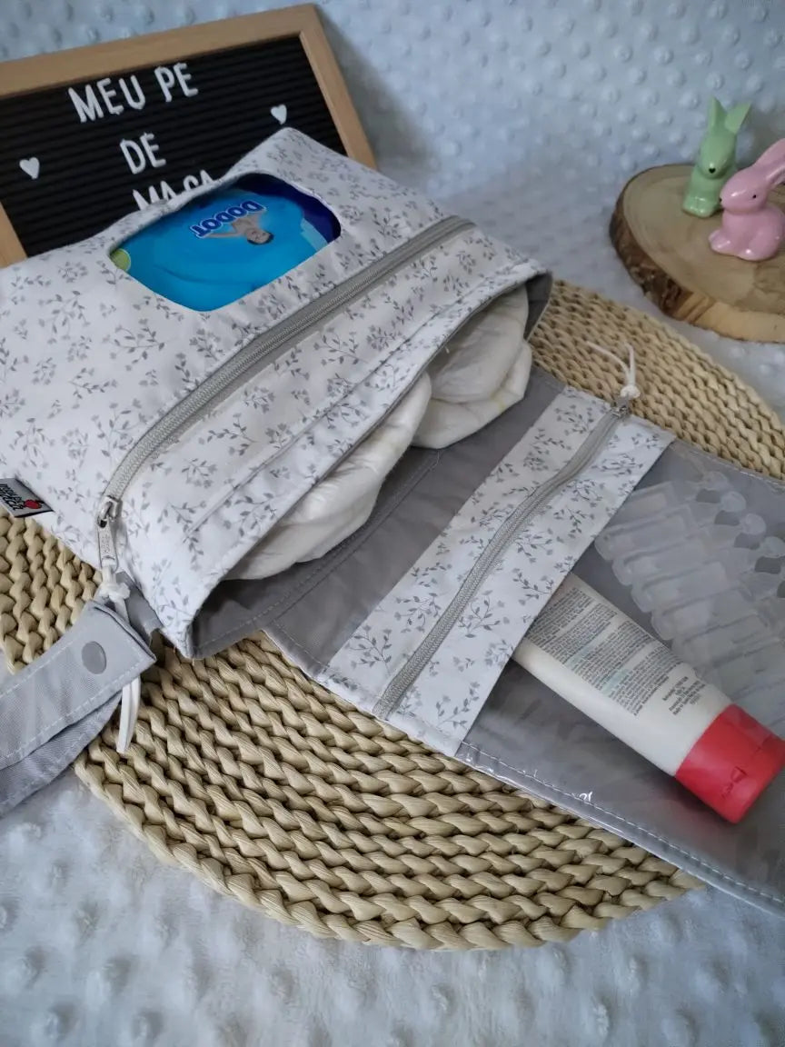 Atenção aos Detalhes - Bolsa para Fraldas e Toalhitas - Escolha o tecido - Meu Pé de Maçã