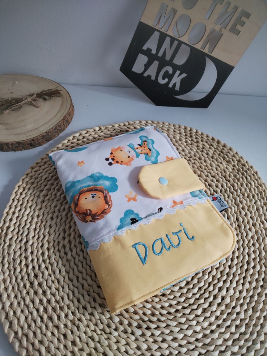 Atenção aos Detalhes - Porta Documentos do Bebé - Personalizado - Meu Pé de Maçã