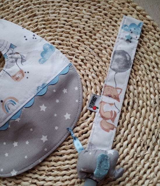 Conjunto Babete e Fita prende chupeta - Meu Pé de Maçã