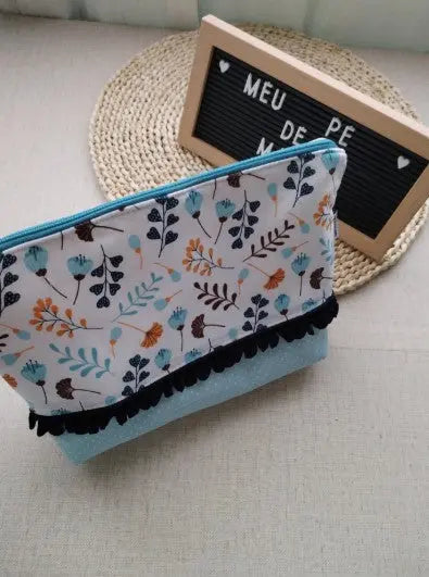 Necessaire triangular Floral Azul - Meu Pé de Maçã