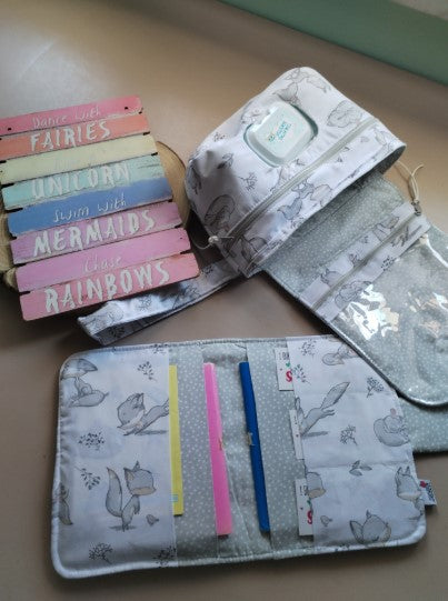 Conjunto Personalizado - Bolsa Fraldas e Toalhitas, Porta Documentos e Muda Fraldas - Meu Pé de Maçã