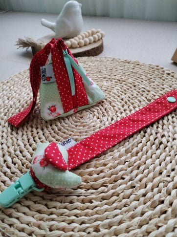Conjunto Bolsa para a chupeta e fita com aplicação - Floral - Meu Pé de Maçã