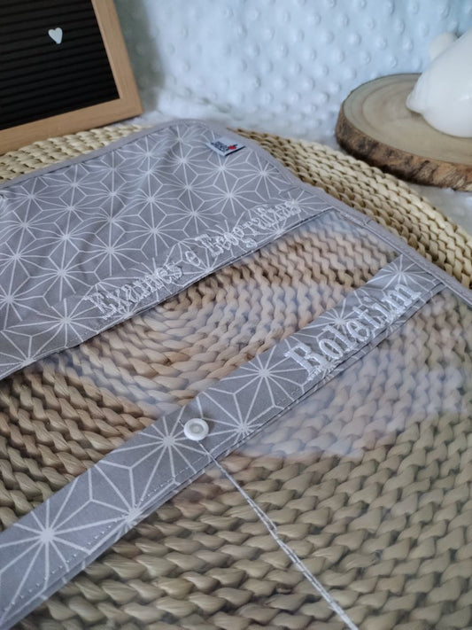 Bolsa para Documentos da Gravidez – Feita à Mão com Carinho - Geométrico Cinza - Meu Pé de Maçã