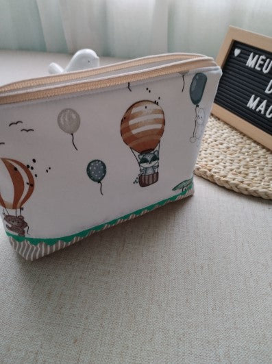 Necessaire triangular Animais em Balões - Meu Pé de Maçã