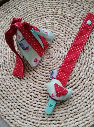 Conjunto Bolsa para a chupeta e fita com aplicação - Floral - Meu Pé de Maçã