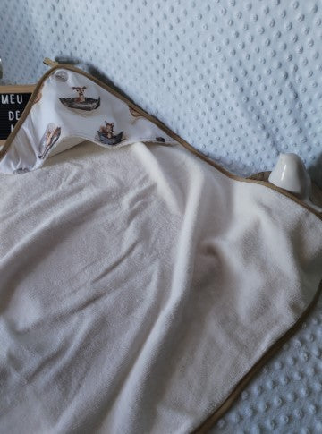 Toalha de Banho Bambu com Capuz para bebé - Animais nos Barquinhos - Meu Pé de Maçã