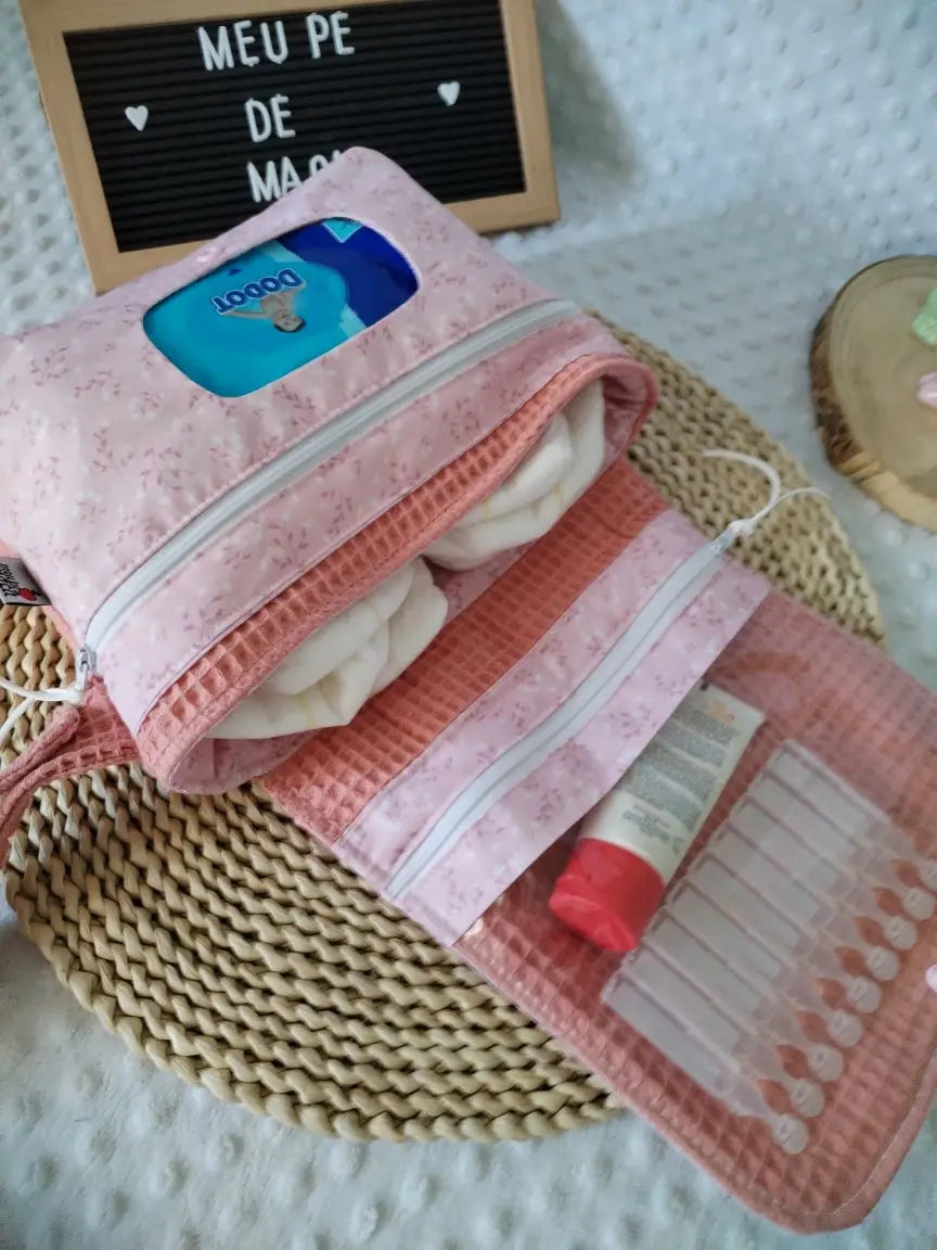 Bolsa Fraldas e Toalhitas - Floral e waffle rosa - Meu Pé de Maçã