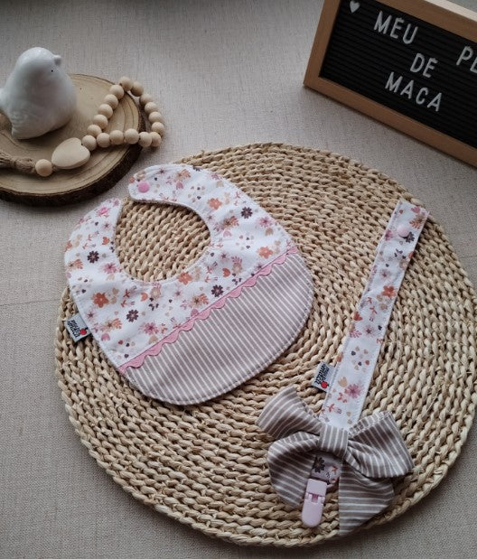 Conjunto Babete e Fita prende chupeta - Meu Pé de Maçã