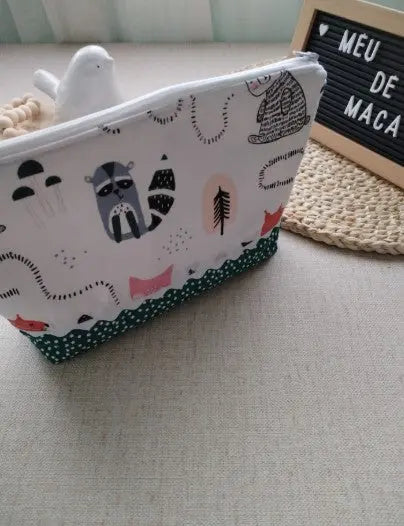 Necessaire triangular animais da Floresta - Meu Pé de Maçã