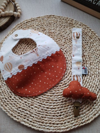 Conjunto Babete e Fita prende chupeta - Meu Pé de Maçã 