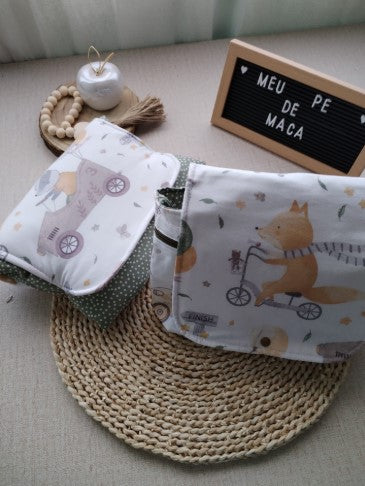 Conjunto Bolsa para fraldas e toalhitas e Muda Fraldas - Animais nos Carrinhos - Meu Pé de Maçã 
