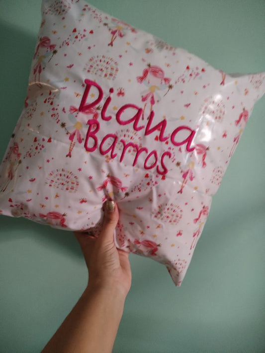 Almofada Creche Plastificada Personalizada - Meu Pé de Maçã 