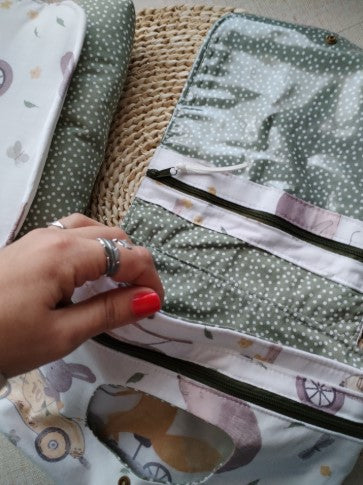 Conjunto Bolsa para fraldas e toalhitas e Muda Fraldas - Animais nos Carrinhos - Meu Pé de Maçã 