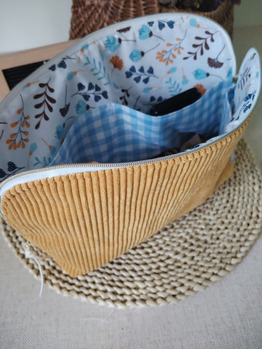 Necessaire de Viagem para Mães – Elegância e Praticidade no Seu Ritmo - Amarelo - Meu Pé de Maçã 