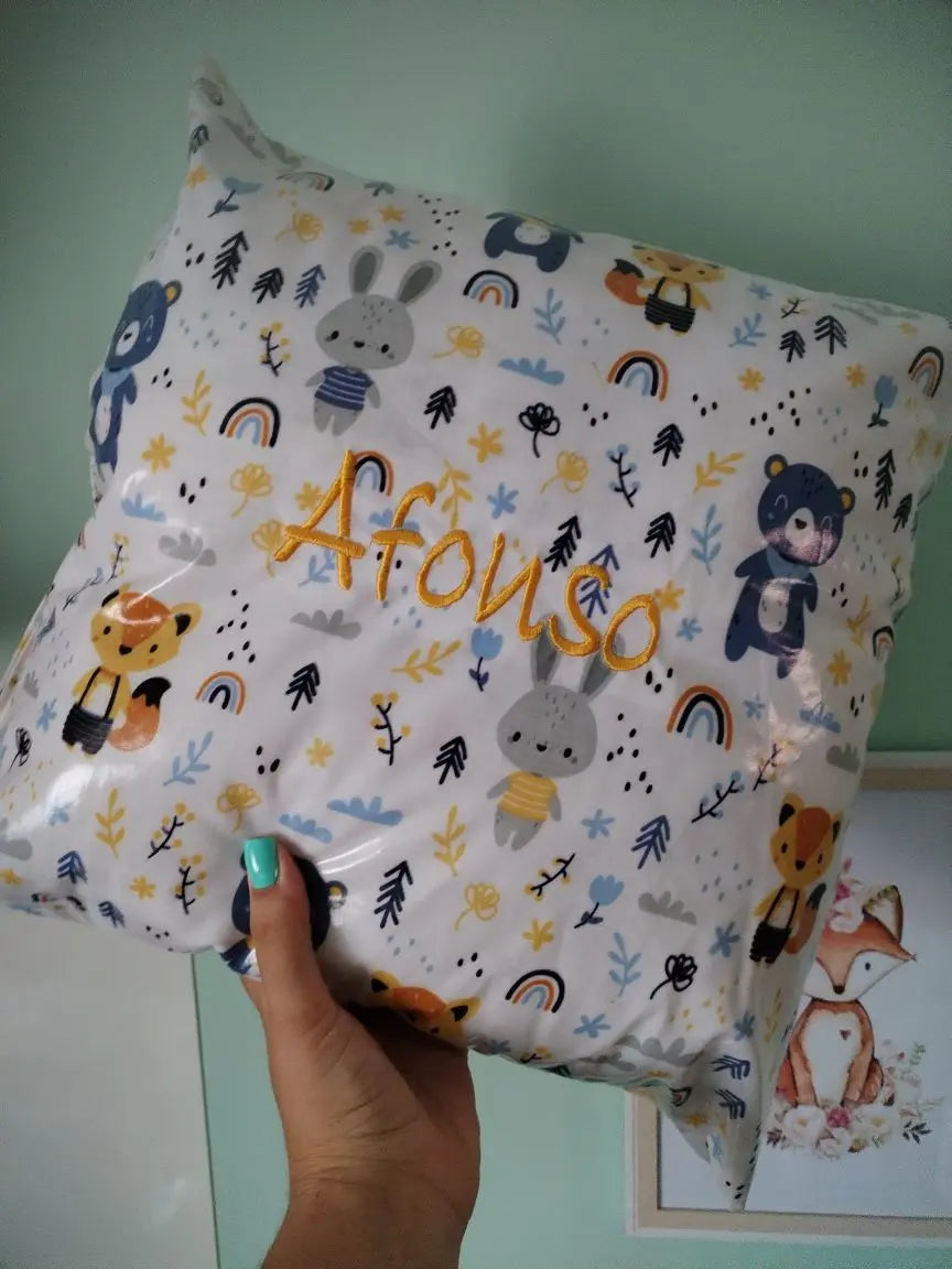 Almofada Creche Plastificada Personalizada Meu Pé de Maçã