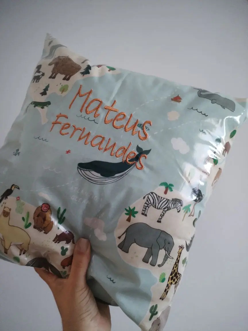 Almofada Creche Plastificada Personalizada Meu Pé de Maçã