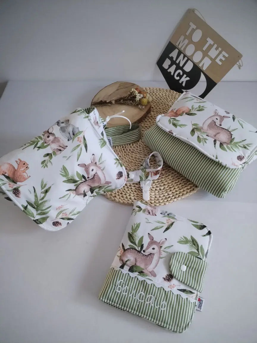 Conjunto Personalizado - Bolsa Fraldas e Toalhitas, Porta Documentos e Muda Fraldas Meu Pé de Maçã
