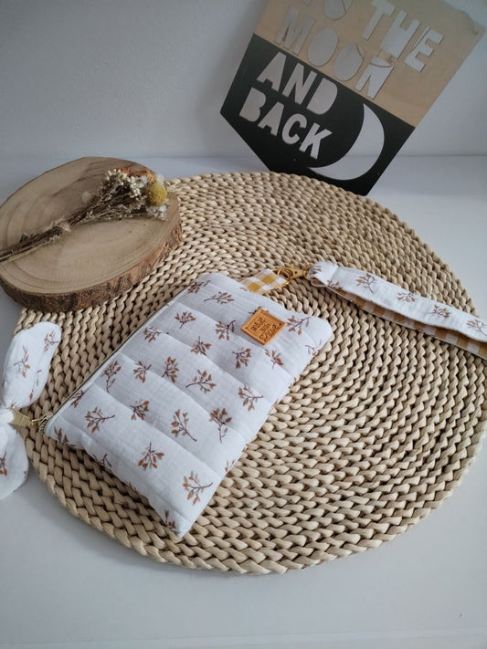 carteira pequena em musselina floral e vichy com fita para segurar no pulso