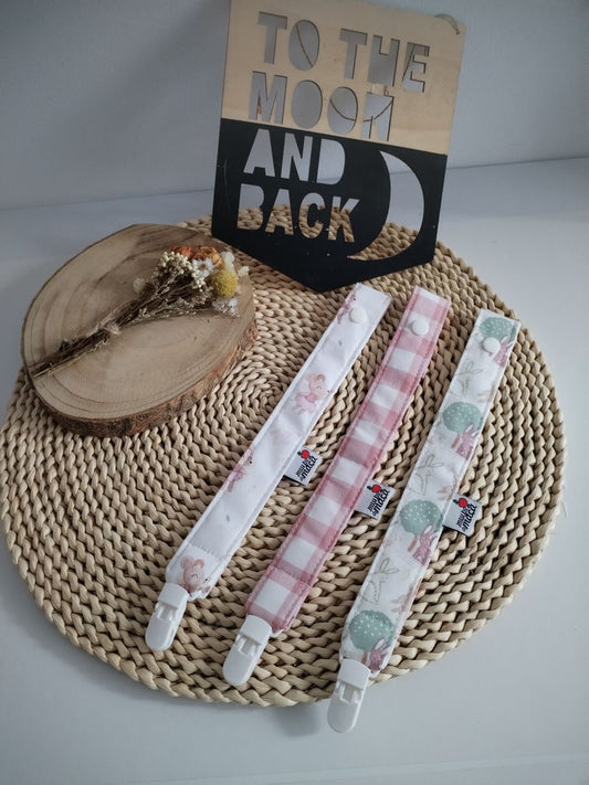 conjunto fita prende chupeta personalizada em tons rosa 
