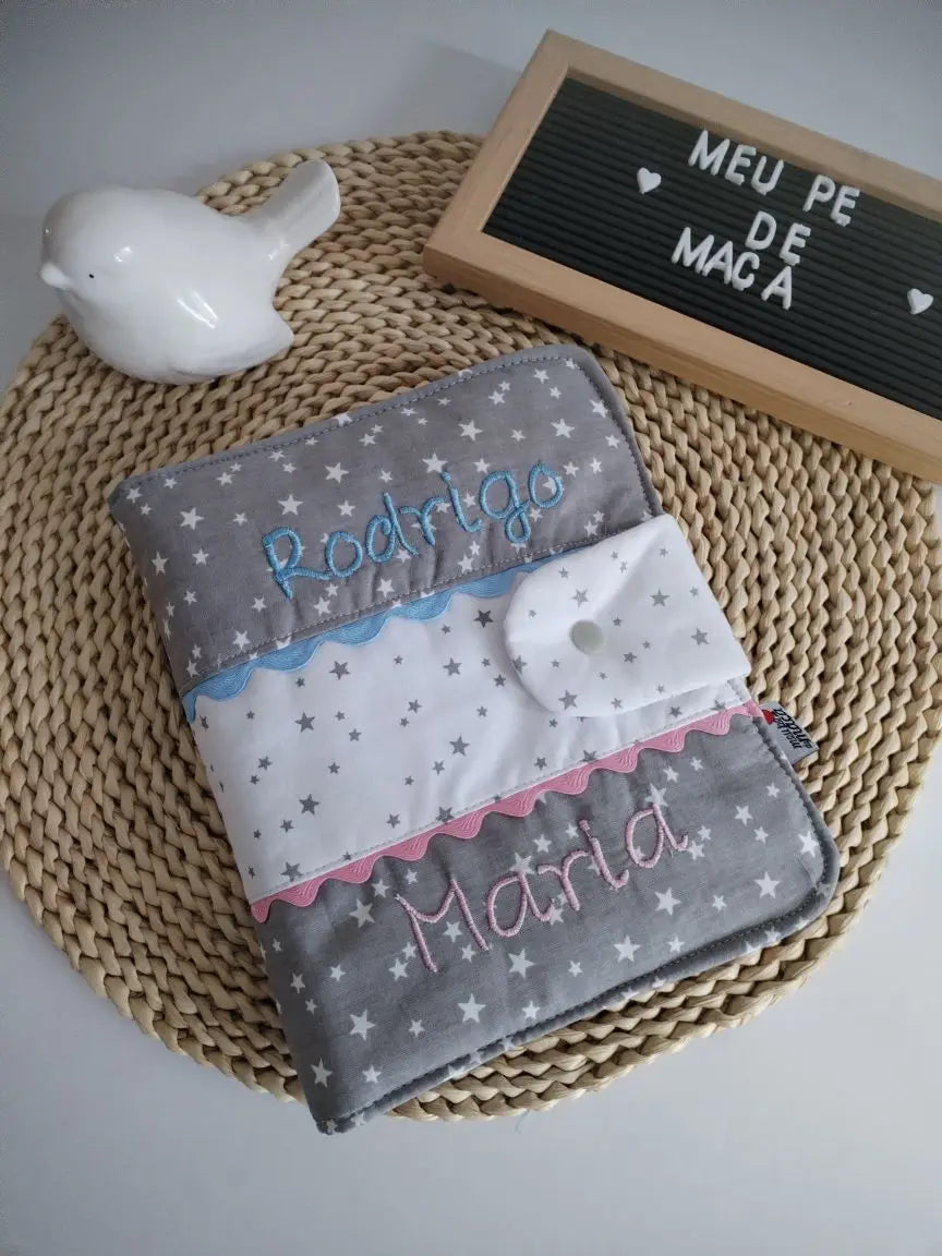 Atenção aos Detalhes - Porta Documentos Duplo para Irmãos - Personalizado Meu Pé de Maçã