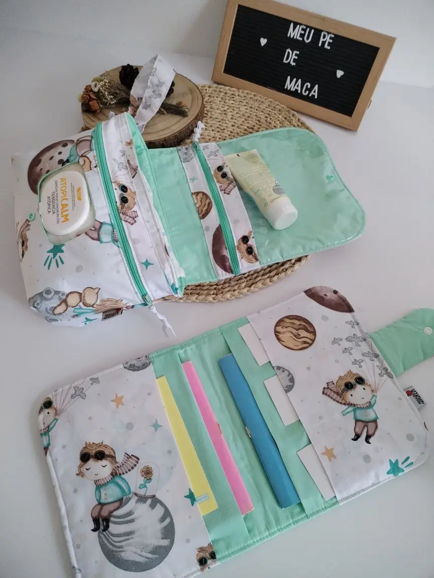 Pack Organiza e Vai - Bolsa para fraldas e toalhitas e Porta Documentos Meu Pé de Maçã