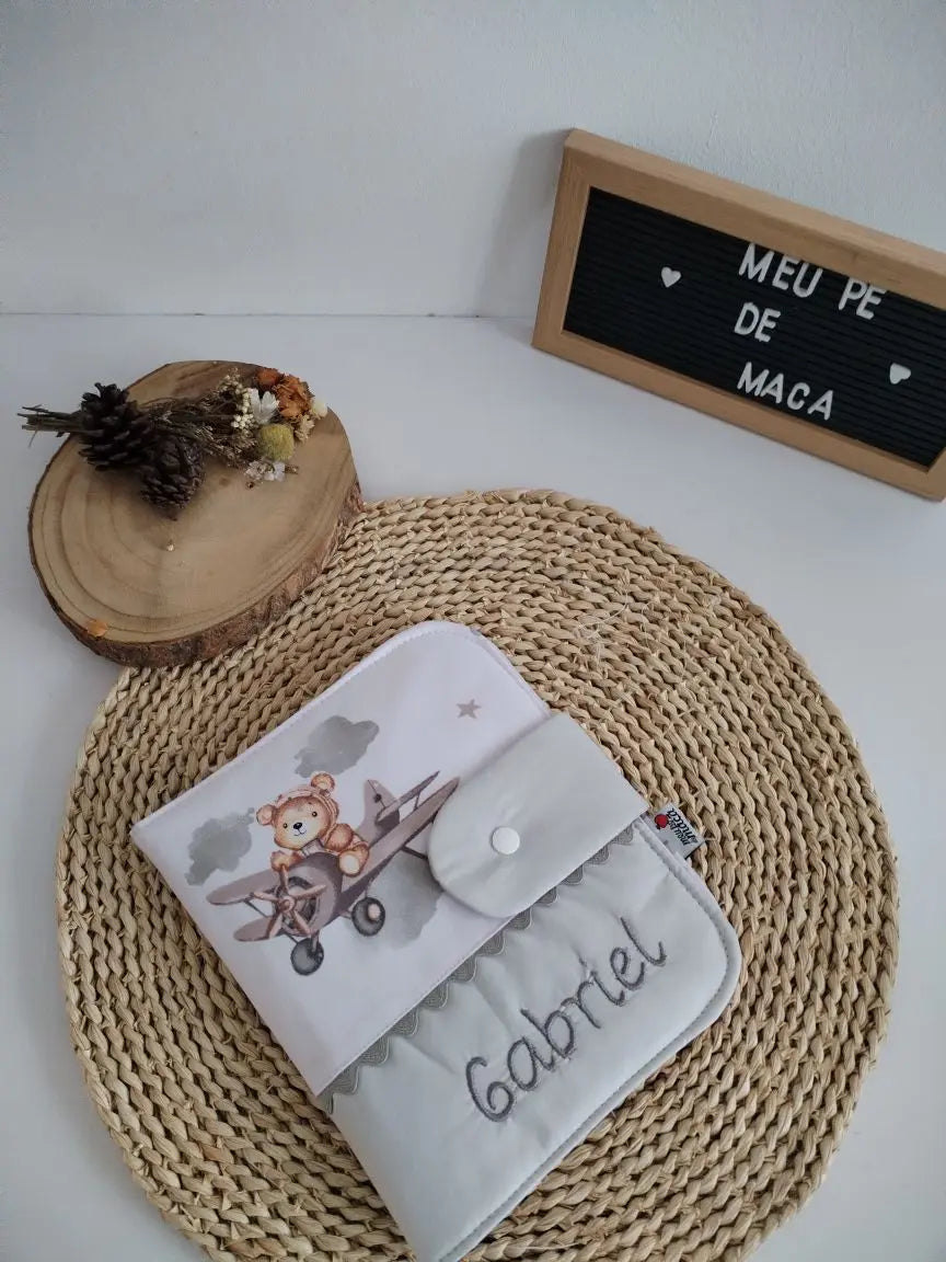 Atenção aos Detalhes - Porta Documentos do Bebé - Personalizado Meu Pé de Maçã