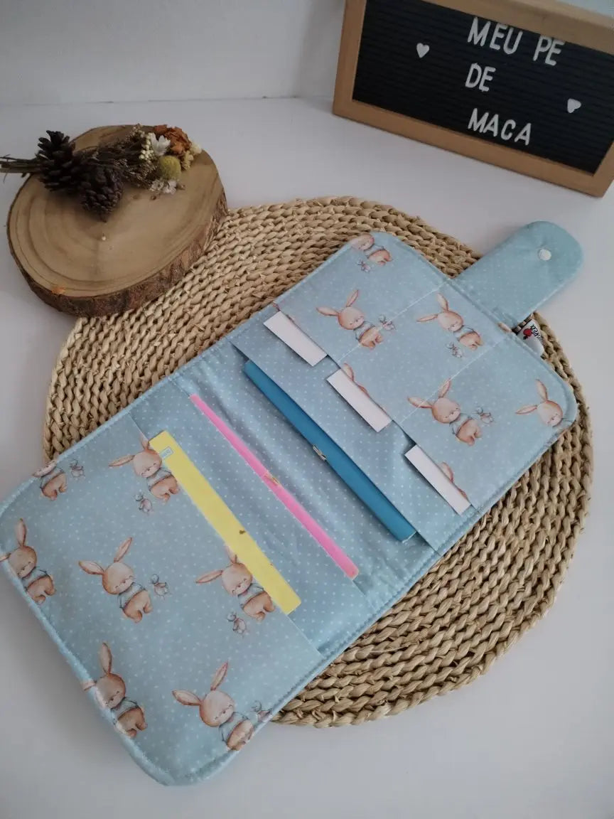 Atenção aos Detalhes - Porta Documentos do Bebé - Personalizado Meu Pé de Maçã