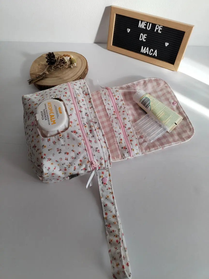 Atenção aos Detalhes - Bolsa para Fraldas e Toalhitas - Escolha o tecido Meu Pé de Maçã