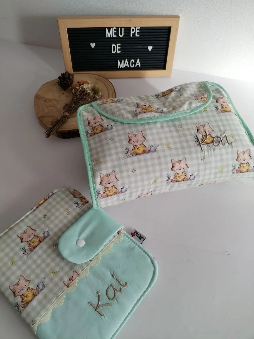 Pack Essenciais de Passeio - Bolsa tudo em um e Porta Documentos Meu Pé de Maçã