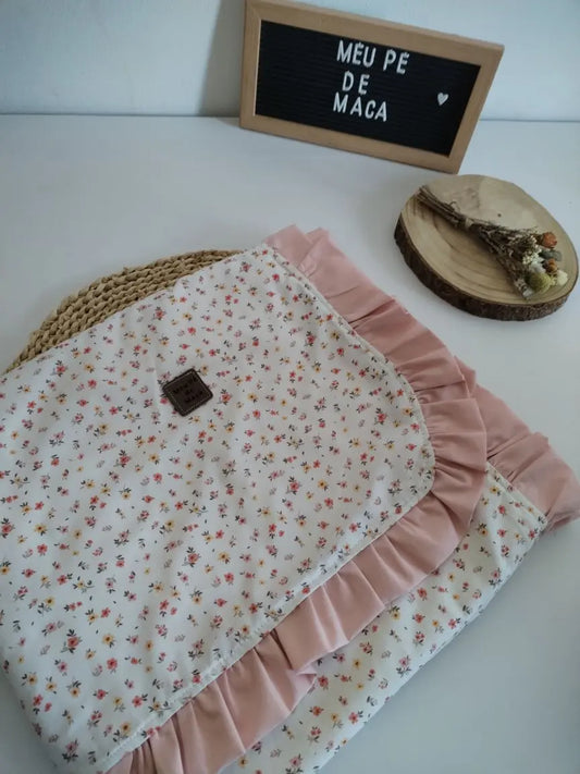 Mantinha Meia-Estação - Floral com folho rosa Meu Pé de Maçã