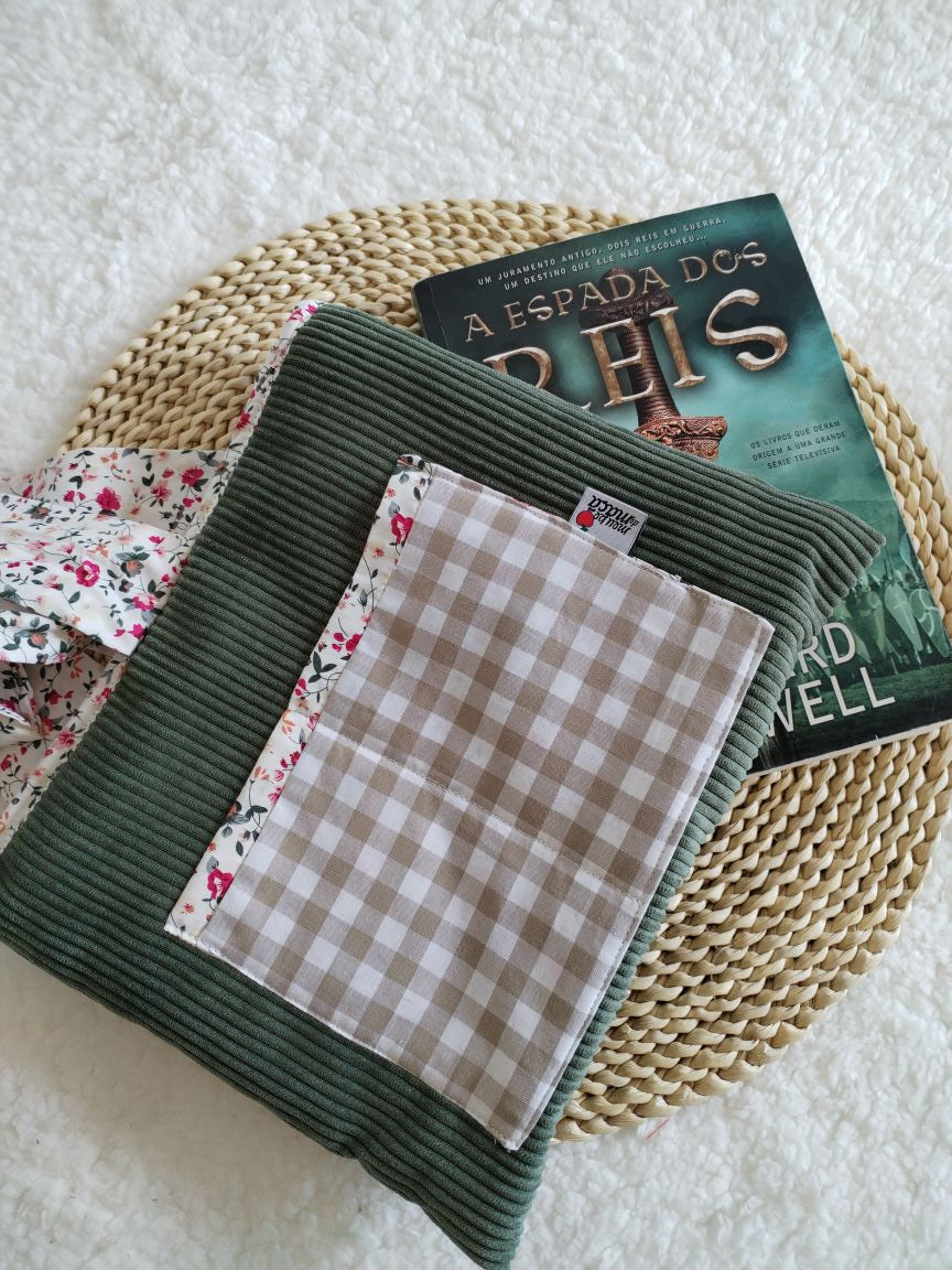Book Sleeve Verde Seco e Floral