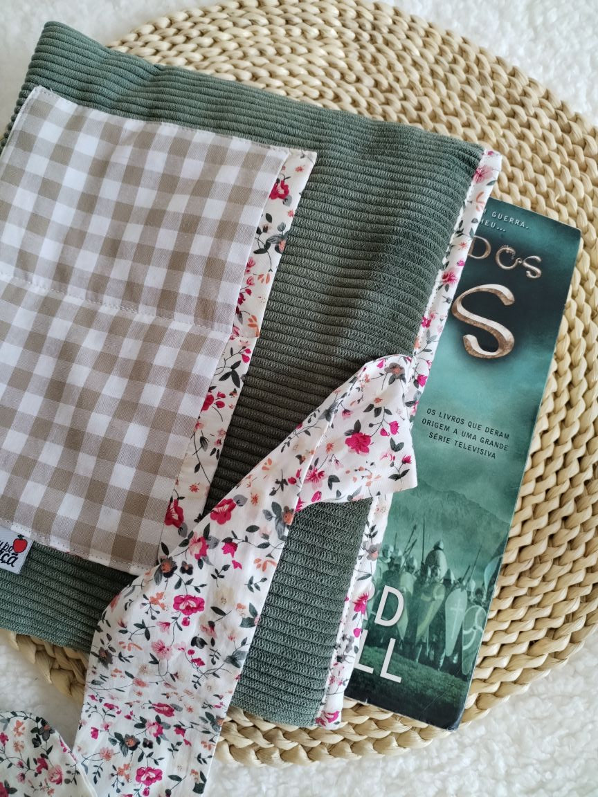 Book Sleeve Verde Seco e Floral