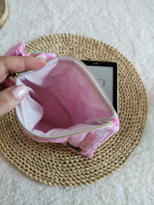 Bolsa Acolchoada para E-Reader – Compatível com Kindle e Kobo (13×18 cm) -Vichy Floral Rosa