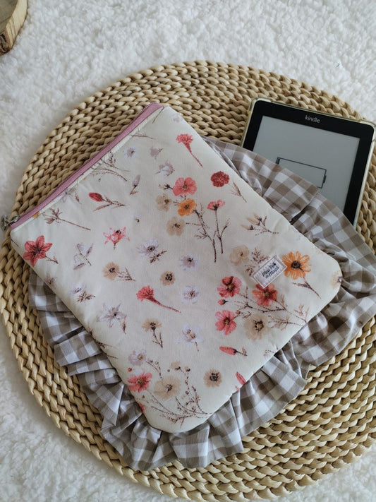 Bolsa Acolchoada para E-Reader – Compatível com Kindle e Kobo (13×18 cm) - Floral Bege