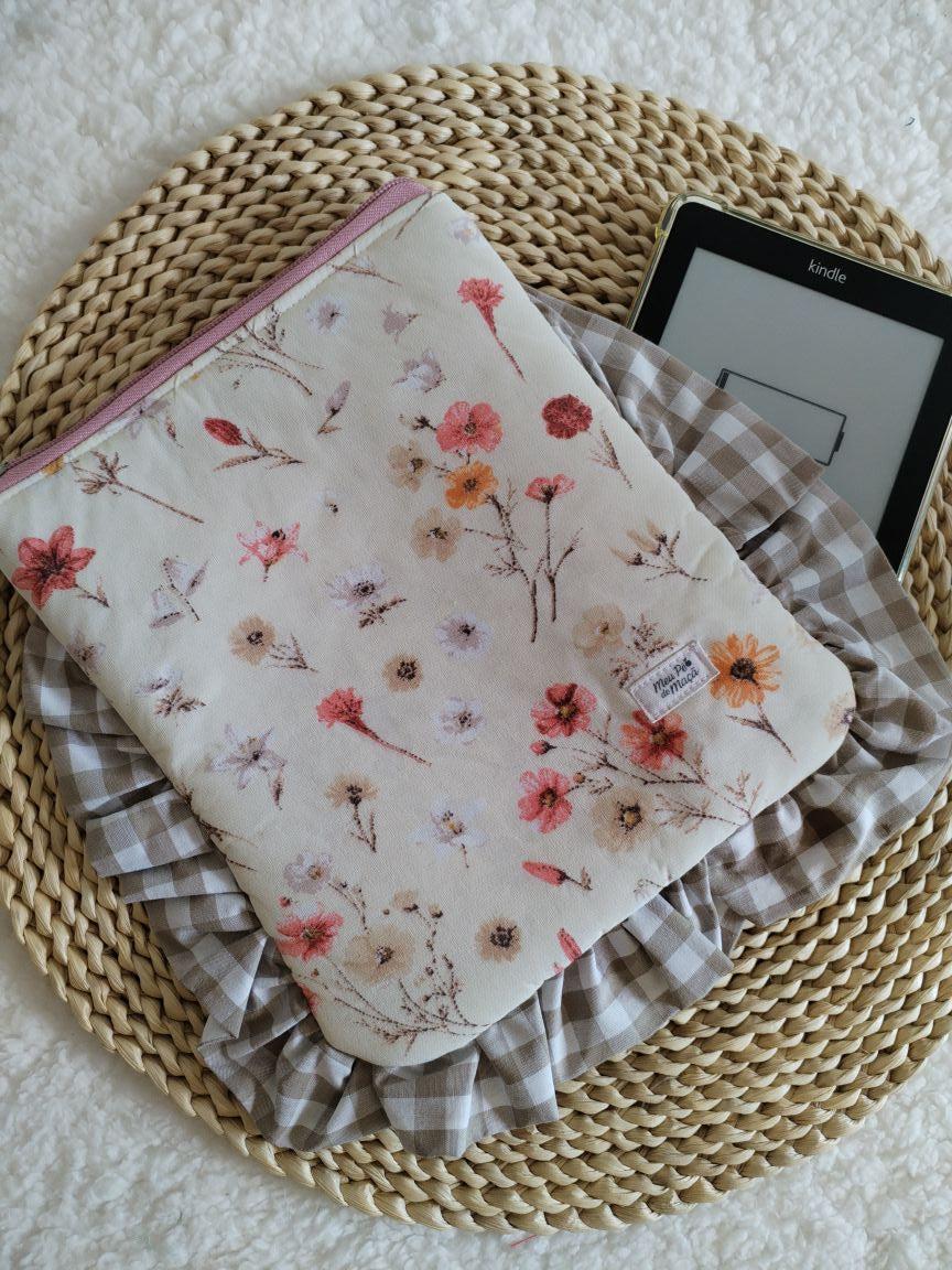 Bolsa Acolchoada para E-Reader – Compatível com Kindle e Kobo (13×18 cm) - Floral Bege