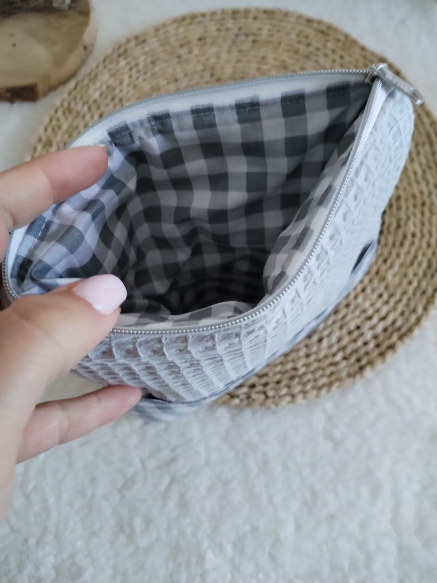 Bolsa Acolchoada para E-Reader – Compatível com Kindle e Kobo (13×18 cm) - _Waffle cinza e vichy