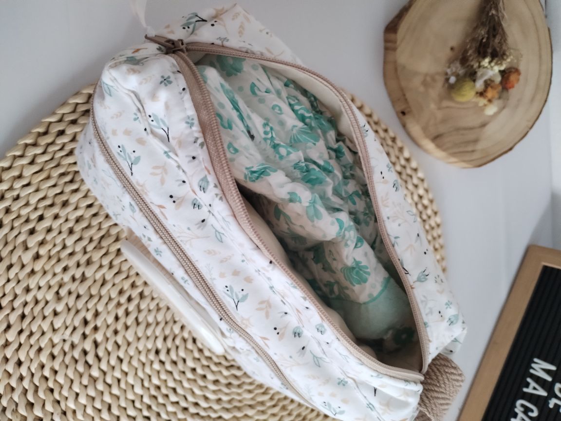 Bolsa organizadora para fraldas e toalhitas — Floral e Bege