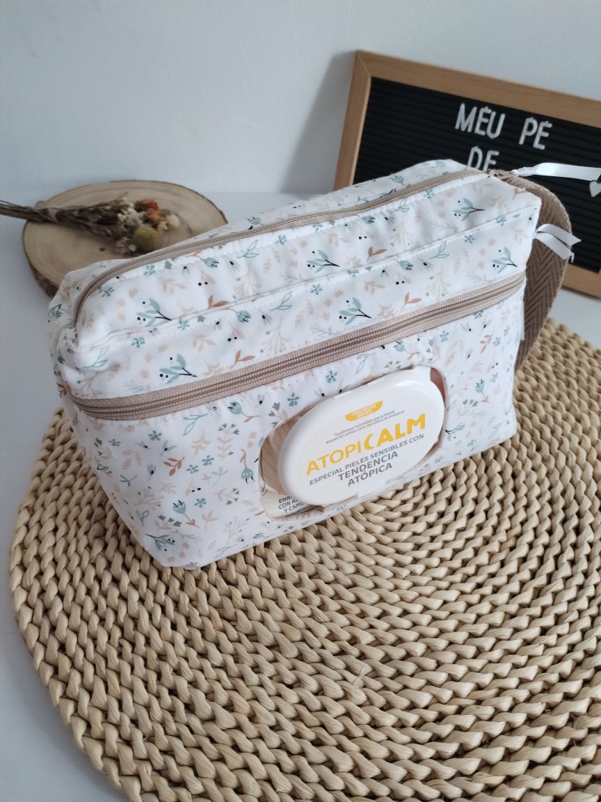 Bolsa organizadora para fraldas e toalhitas — Floral e Bege