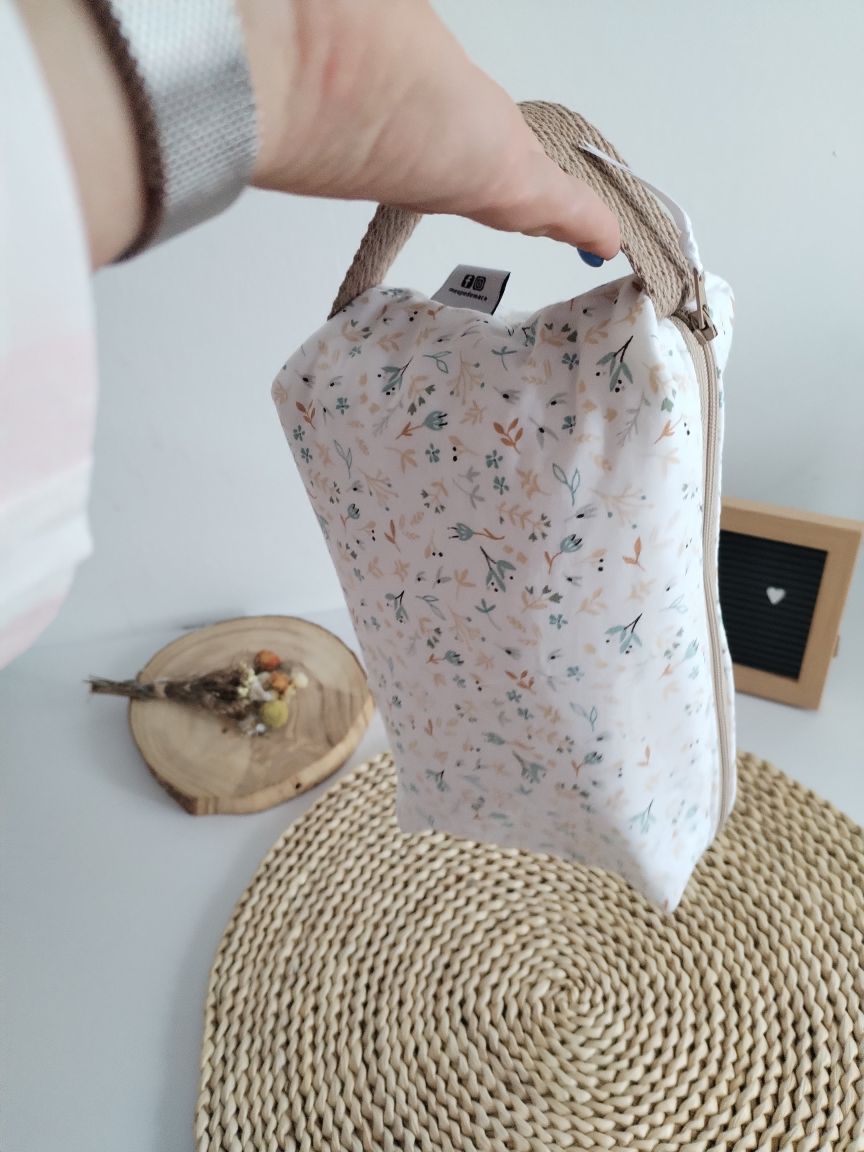 Bolsa organizadora para fraldas e toalhitas — Floral e Bege
