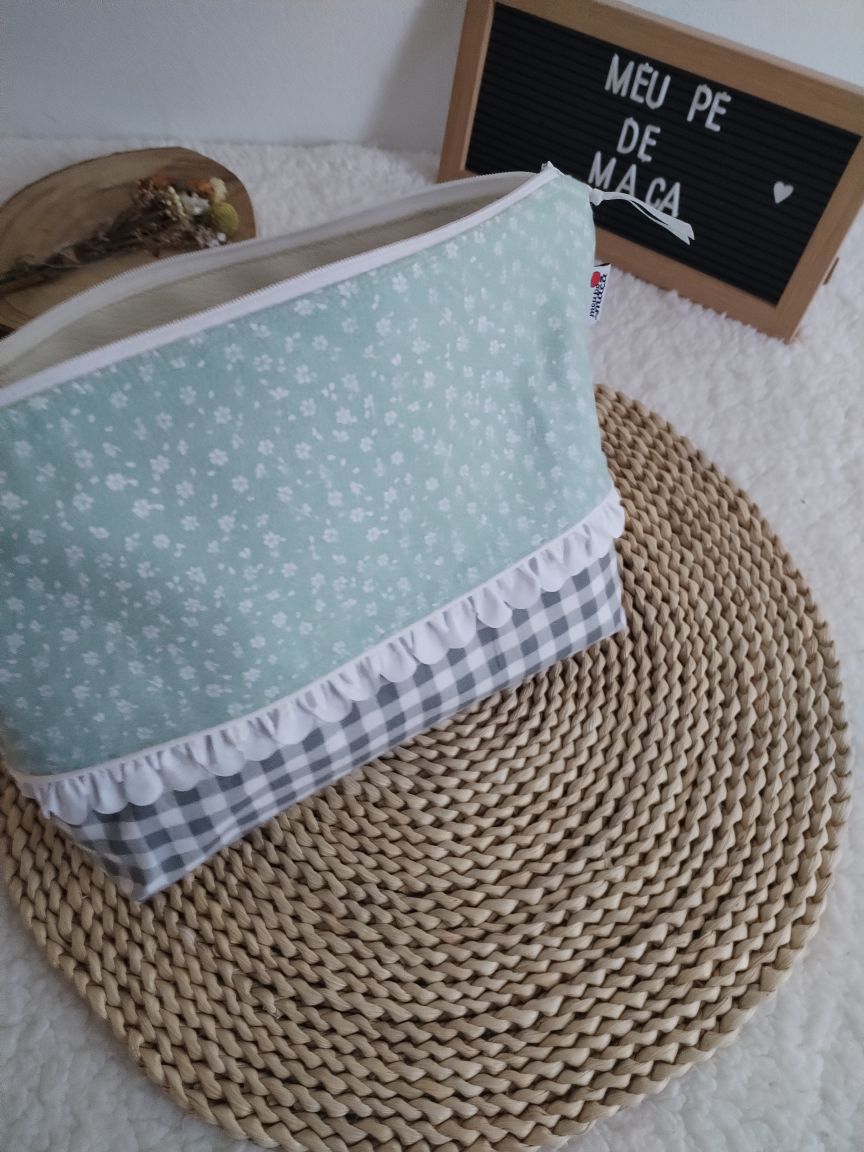 Necessaire triangular Floral Verde Água