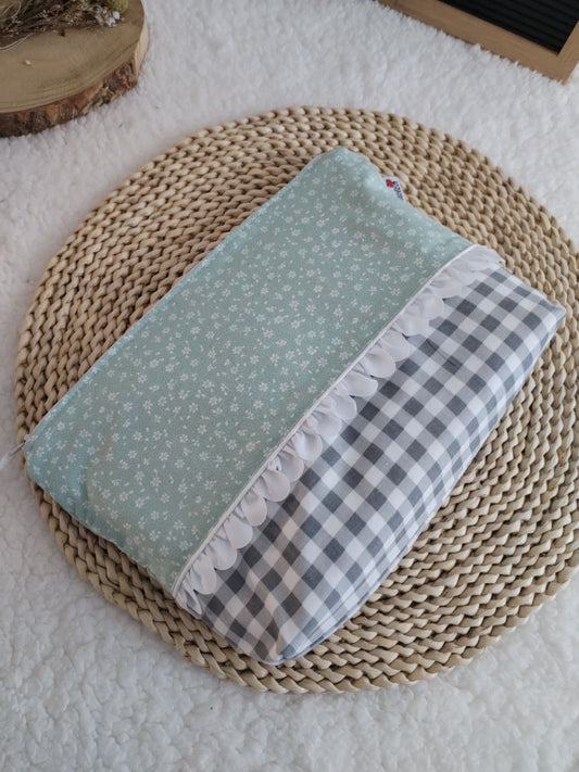 Necessaire triangular Floral Verde Água