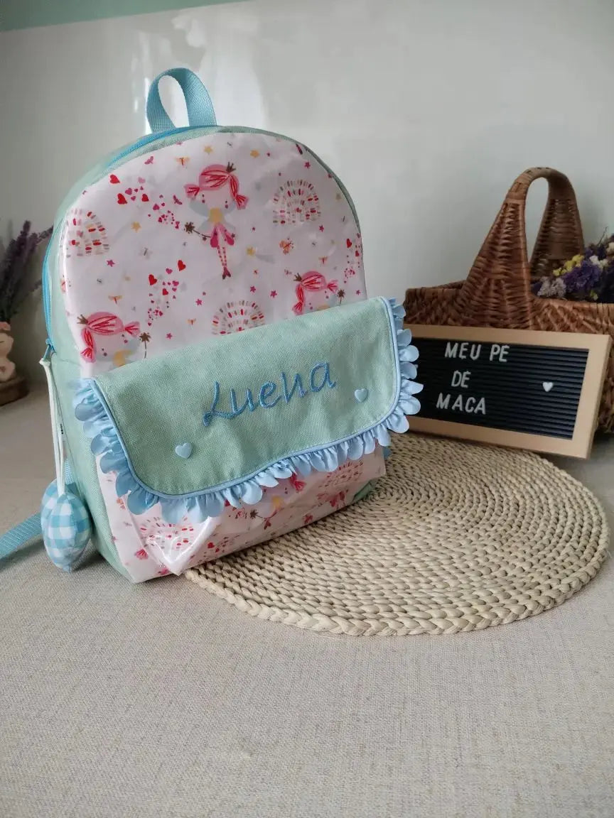 Mochila plastificada personalizada - Meu Pé de Maçã 