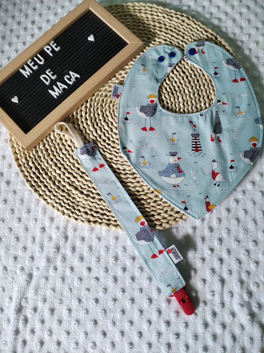 Conjunto Babete Bandana e Fita da Chupeta – Algodão Oeko-Tex®, Feito em Portugal - Gaivotas no Mar - Meu Pé de Maçã 