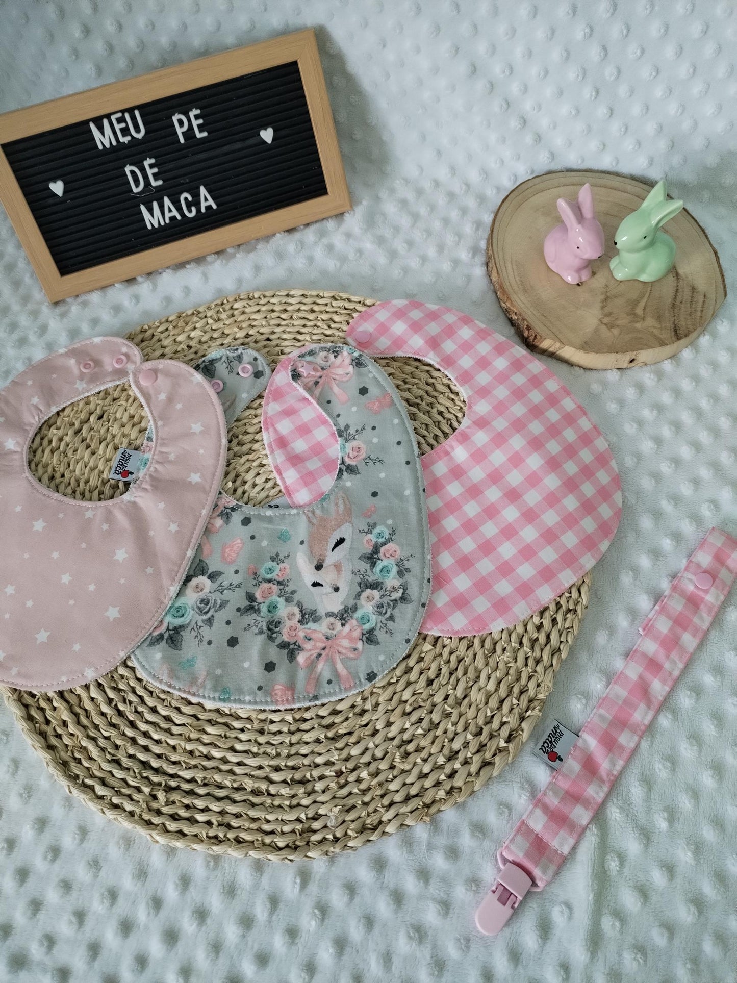 Conjunto babetes e fita prende chucha - Meu Pé de Maçã 