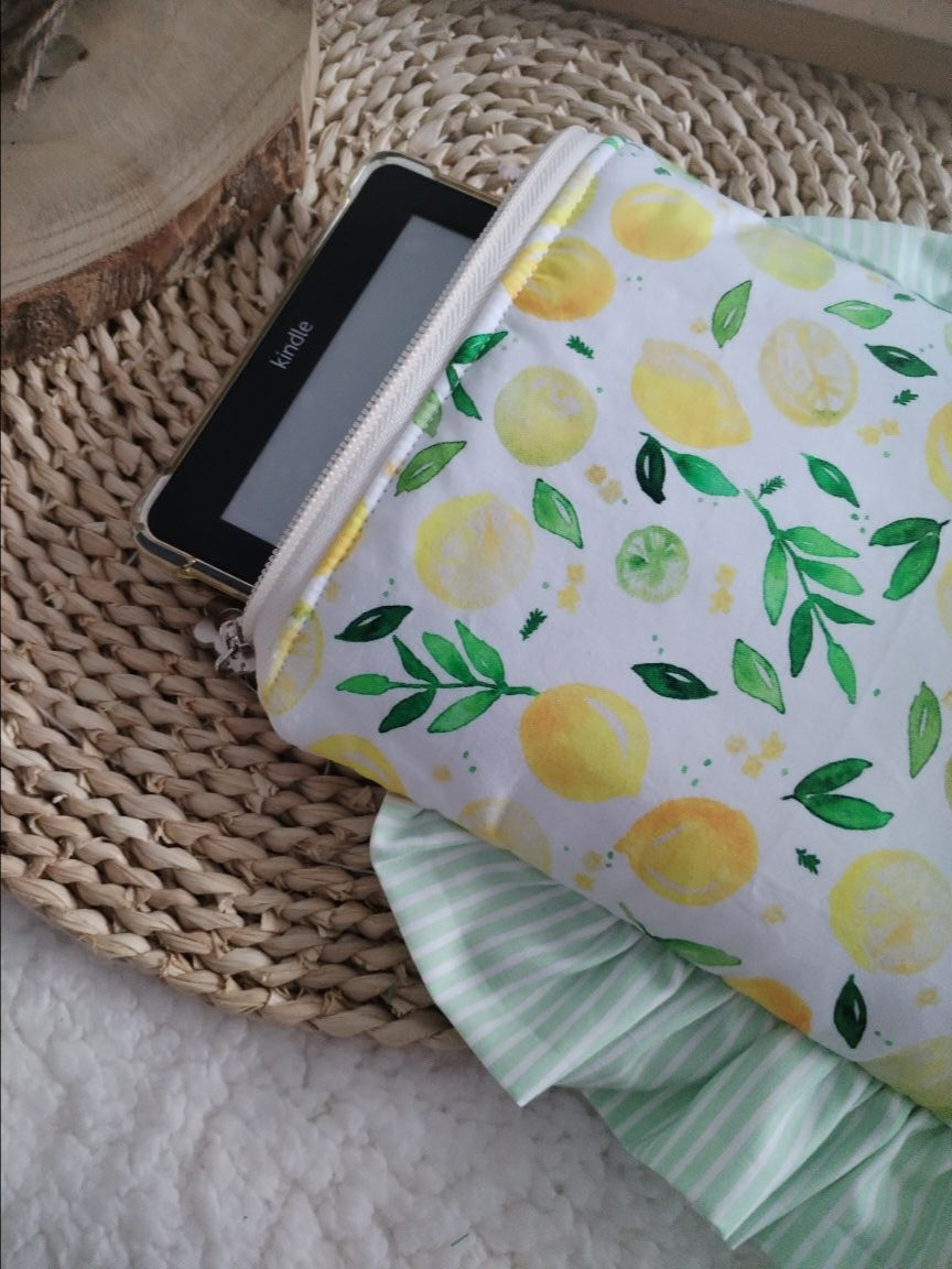 Bolsa Acolchoada para E-Reader – Compatível com Kindle e Kobo (13×18 cm) -  Limões - Meu Pé de Maçã 
