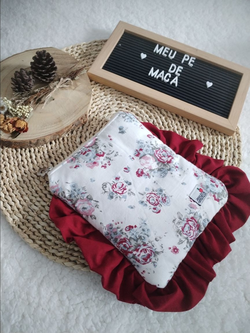 Bolsa Acolchoada para E-Reader – Compatível com Kindle e Kobo (13×18 cm) - Floral Bordo - Meu Pé de Maçã 