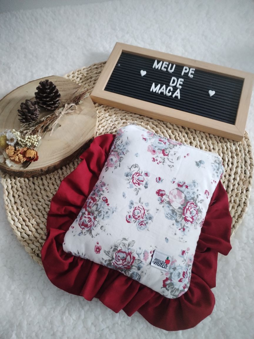 Bolsa Acolchoada para E-Reader – Compatível com Kindle e Kobo (13×18 cm) - Floral Bordo - Meu Pé de Maçã 