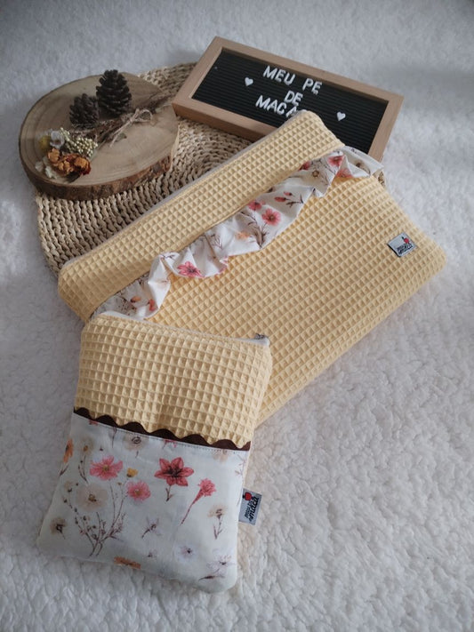 Conjunto Bolsa para Portátil + Bolsa para E-reader – Waffle Amarelo Pastel e Floral - Meu Pé de Maçã 