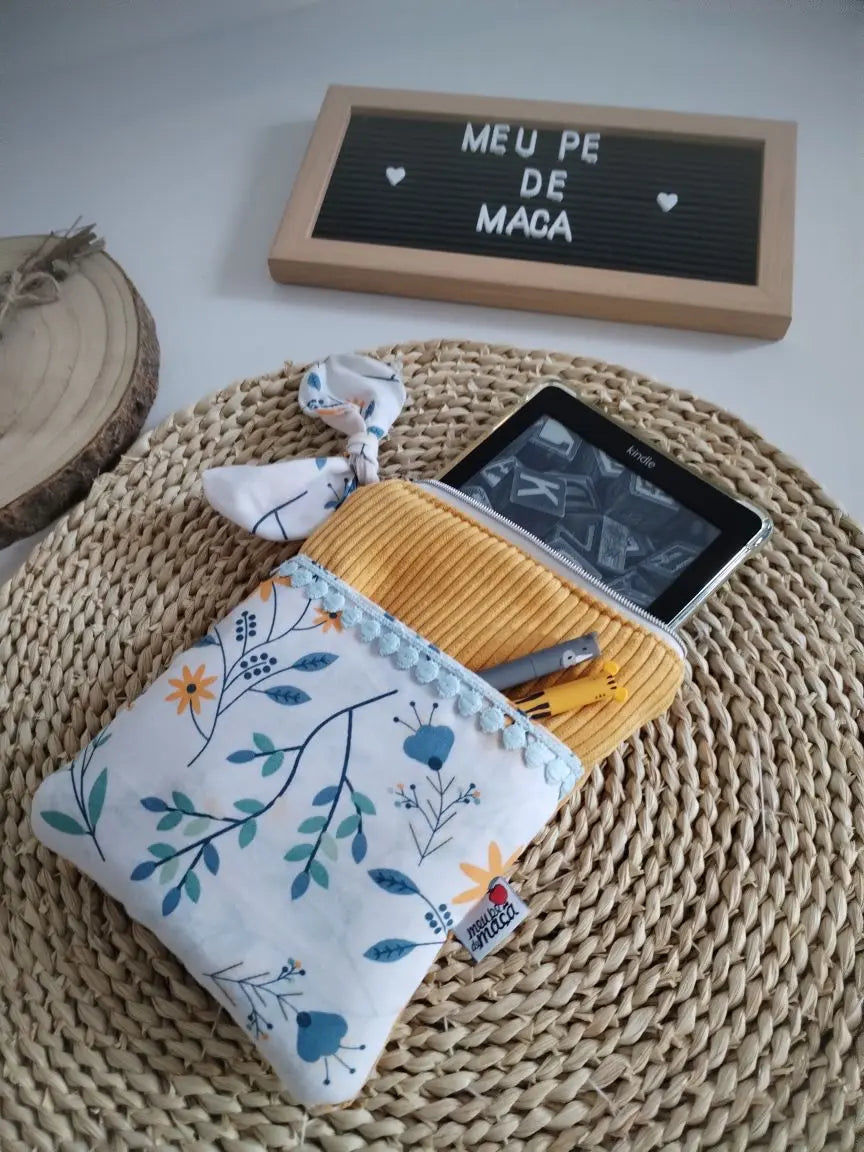 Bolsa acolchoada para e-reader (Kindle, Kobo e outros) - Amarela - Meu Pé de Maçã 